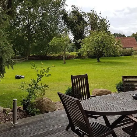 Haus Himmelgrau Mit Eigenem Garten بيت للعطل بوتبوس